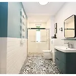 Victus Spacious Close To The With A Work Space By Renters アパート *