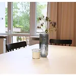 شقة Victus Spacious Close To The With A Work Space By Renters سوبوت