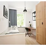 Victus Spacious Close To The With A Work Space By Renters ソポト